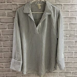 H & M Women's Size small White with Black stripes, loose fit